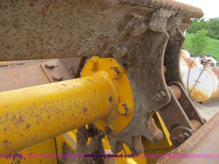 image for item B2697 1983 John Deere 762 paddle wheel scraper