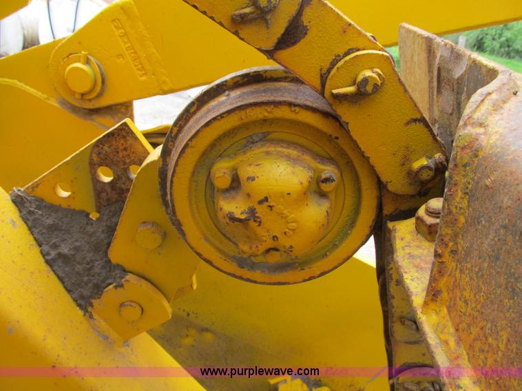 image for item B2697 1983 John Deere 762 paddle wheel scraper