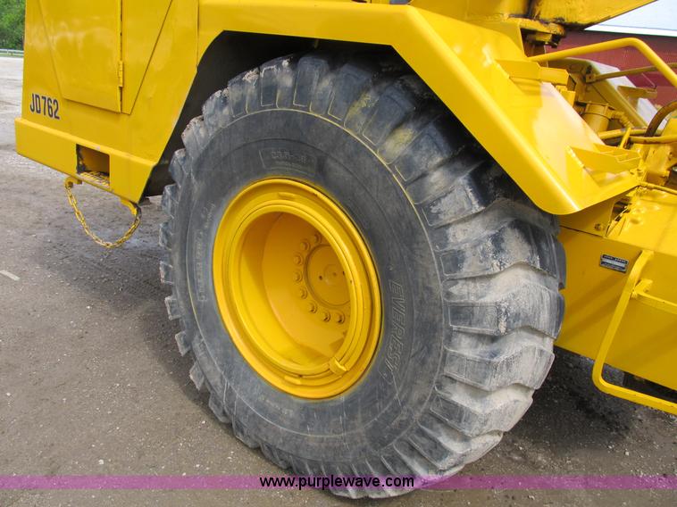 image for item B2697 1983 John Deere 762 paddle wheel scraper