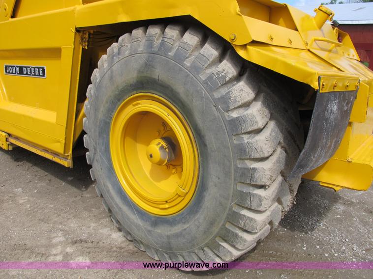 image for item B2697 1983 John Deere 762 paddle wheel scraper