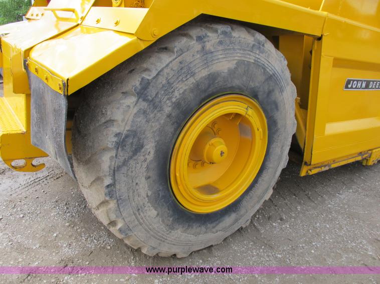 image for item B2697 1983 John Deere 762 paddle wheel scraper