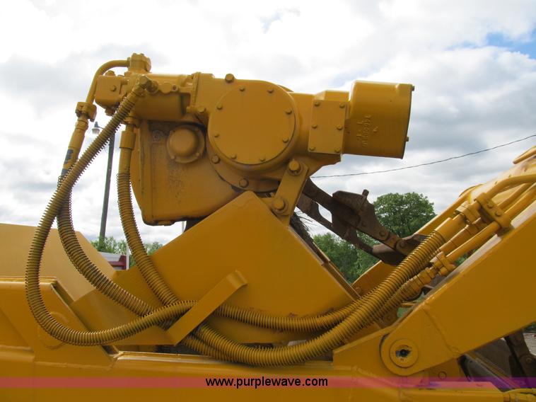 image for item B2697 1983 John Deere 762 paddle wheel scraper