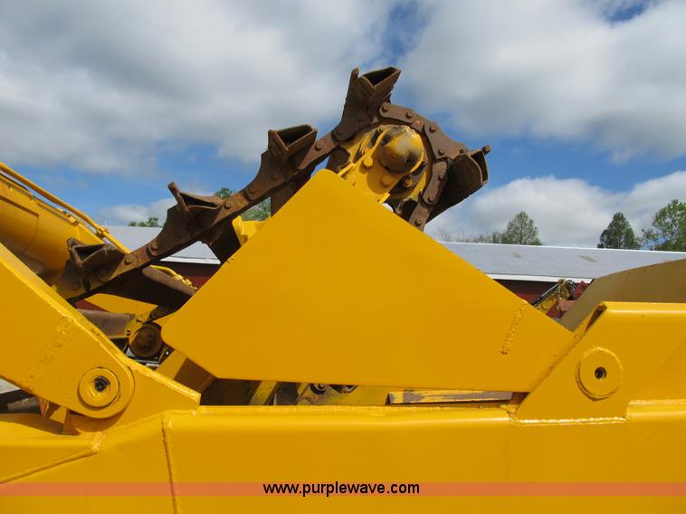 image for item B2697 1983 John Deere 762 paddle wheel scraper