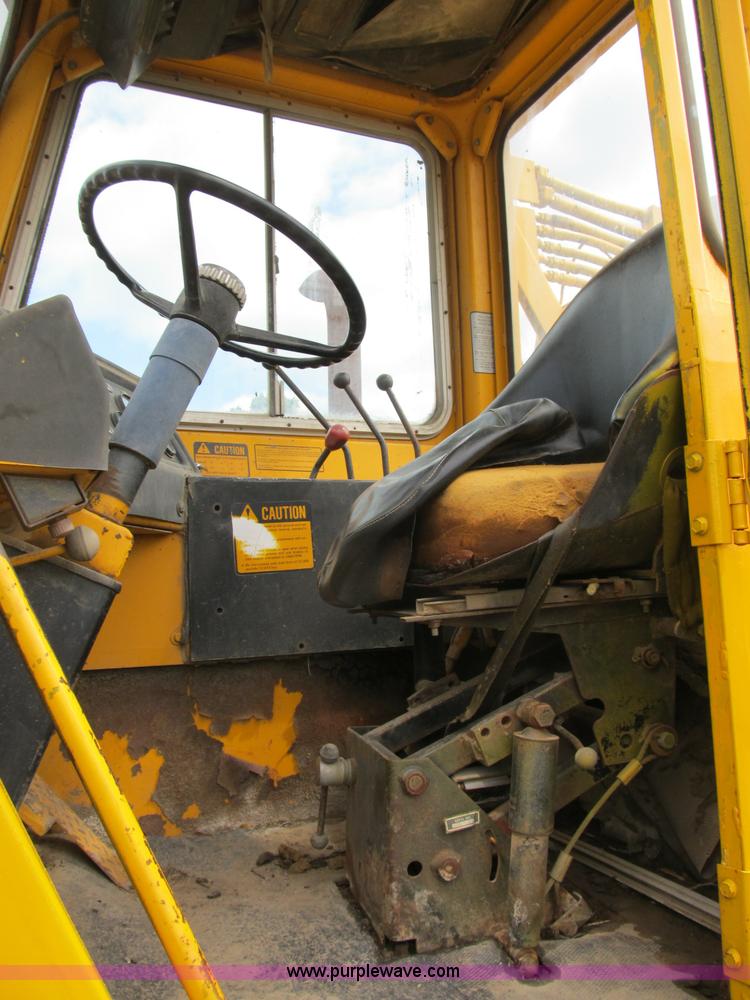 image for item B2697 1983 John Deere 762 paddle wheel scraper