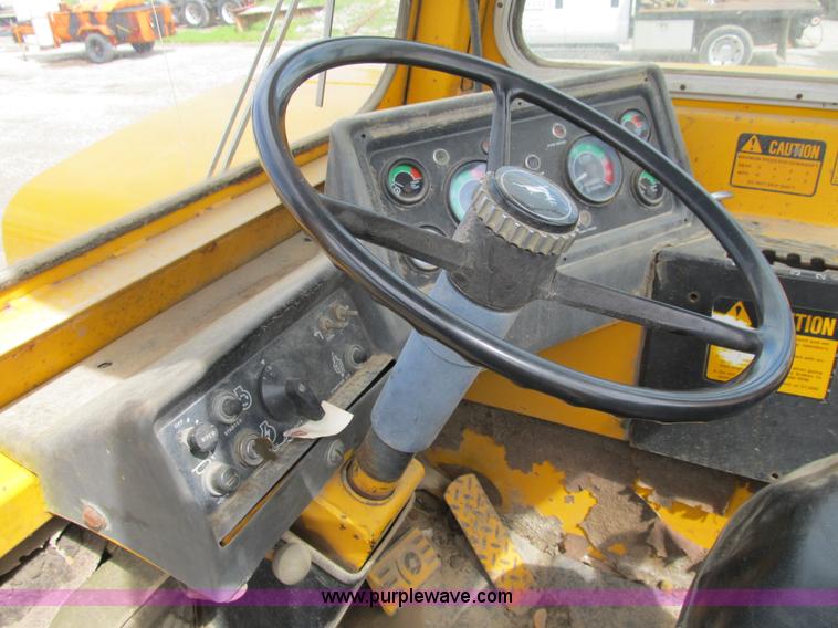 image for item B2697 1983 John Deere 762 paddle wheel scraper