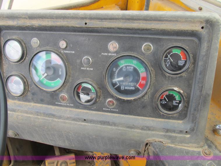 image for item B2697 1983 John Deere 762 paddle wheel scraper