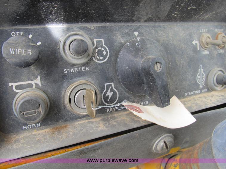 image for item B2697 1983 John Deere 762 paddle wheel scraper