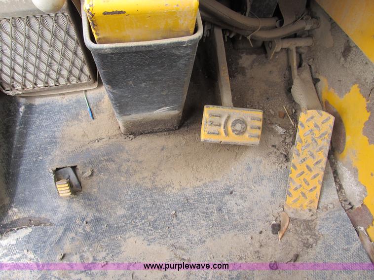 image for item B2697 1983 John Deere 762 paddle wheel scraper