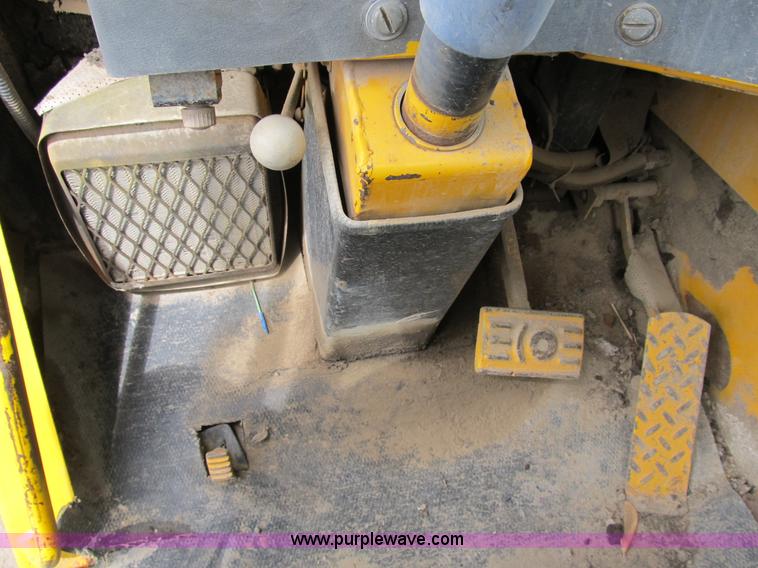 image for item B2697 1983 John Deere 762 paddle wheel scraper