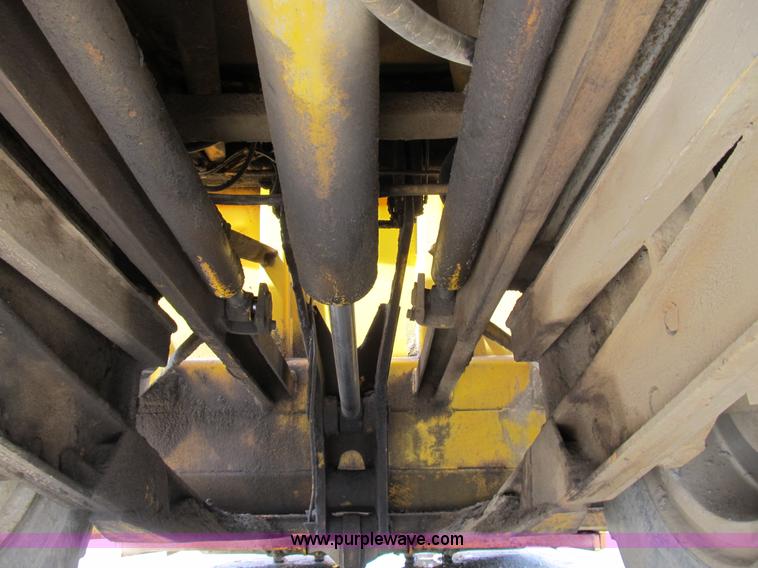 image for item B2697 1983 John Deere 762 paddle wheel scraper