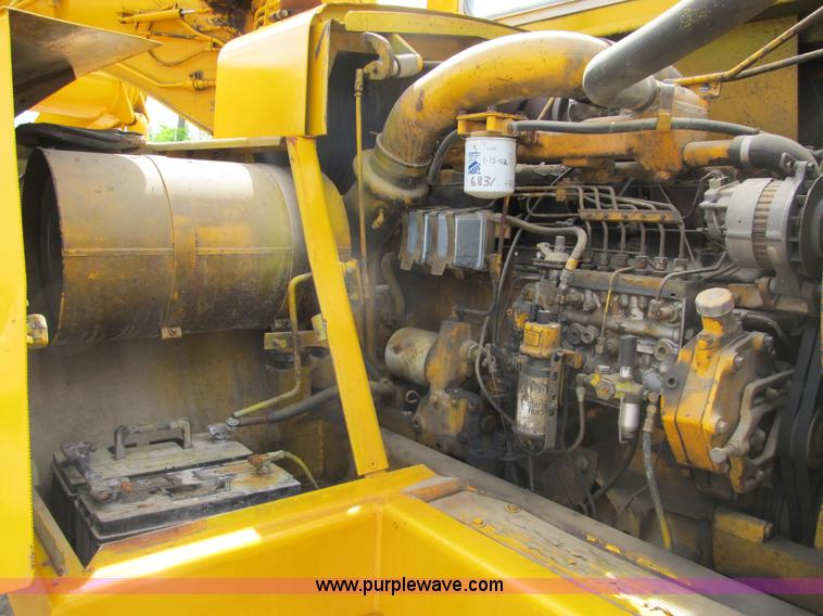 image for item B2697 1983 John Deere 762 paddle wheel scraper