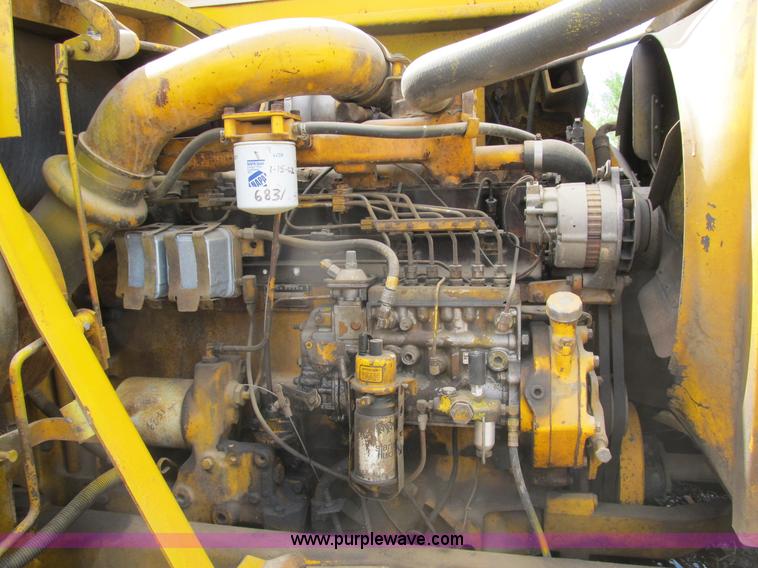 image for item B2697 1983 John Deere 762 paddle wheel scraper