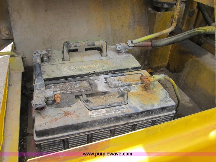 image for item B2697 1983 John Deere 762 paddle wheel scraper