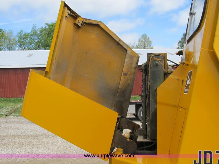 image for item B2697 1983 John Deere 762 paddle wheel scraper