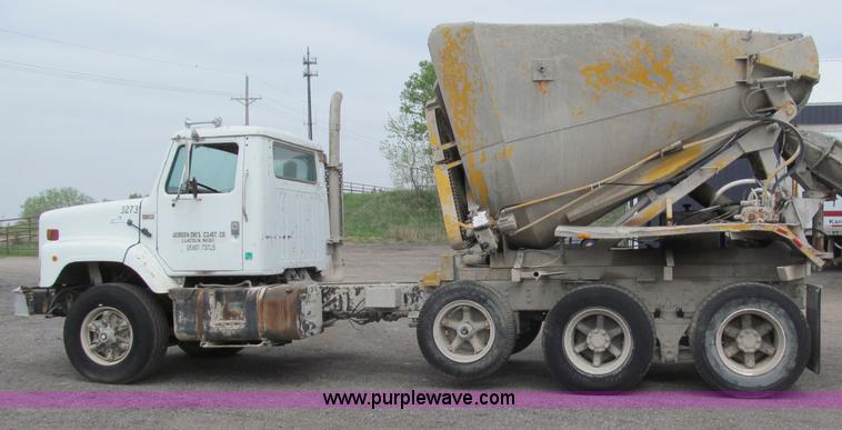 image for item B5124 1985 International F2674 batch truck