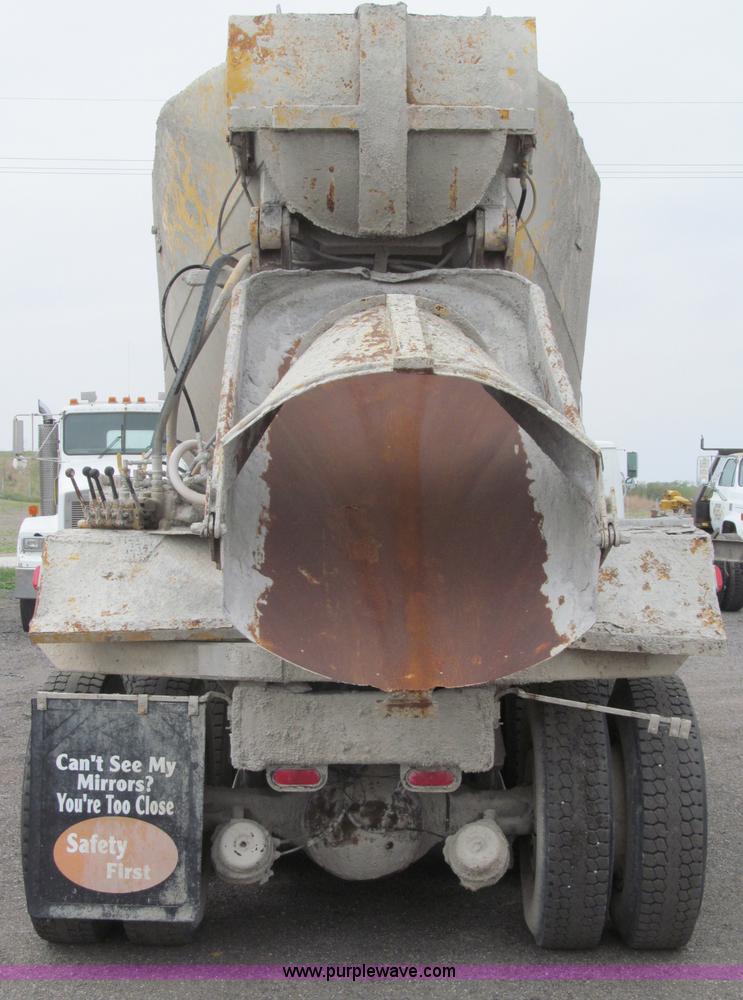 image for item B5124 1985 International F2674 batch truck