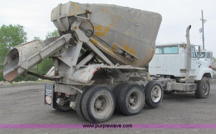 image for item B5124 1985 International F2674 batch truck
