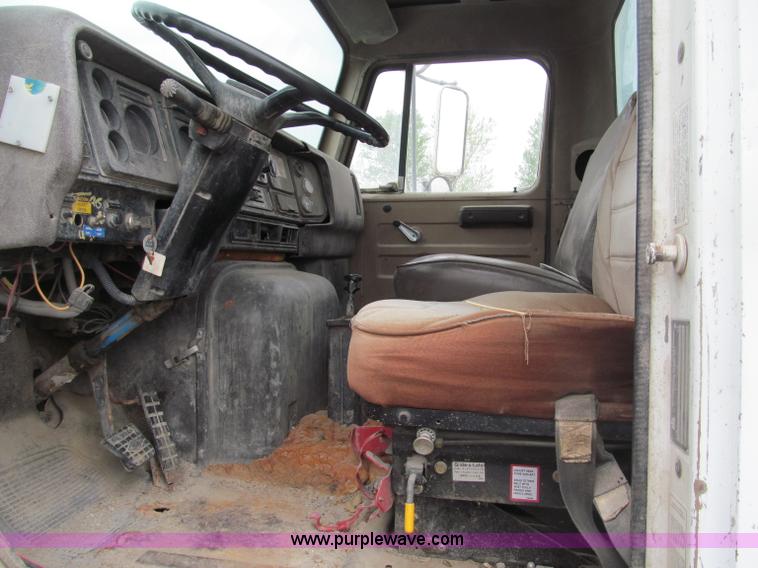 image for item B5124 1985 International F2674 batch truck