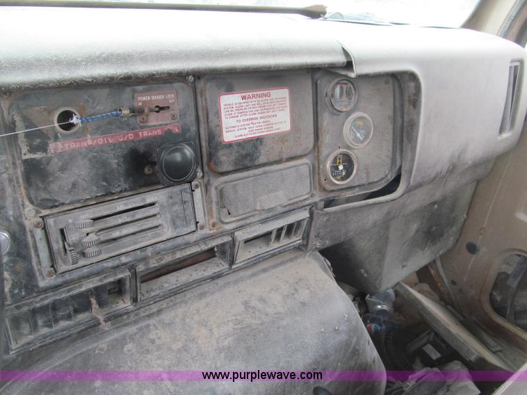 image for item B5124 1985 International F2674 batch truck