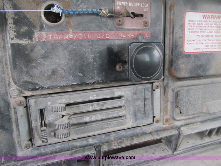 image for item B5124 1985 International F2674 batch truck