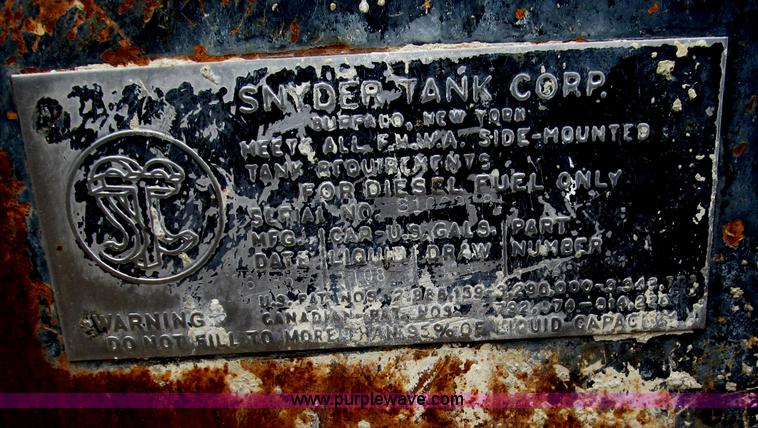 image for item B5124 1985 International F2674 batch truck