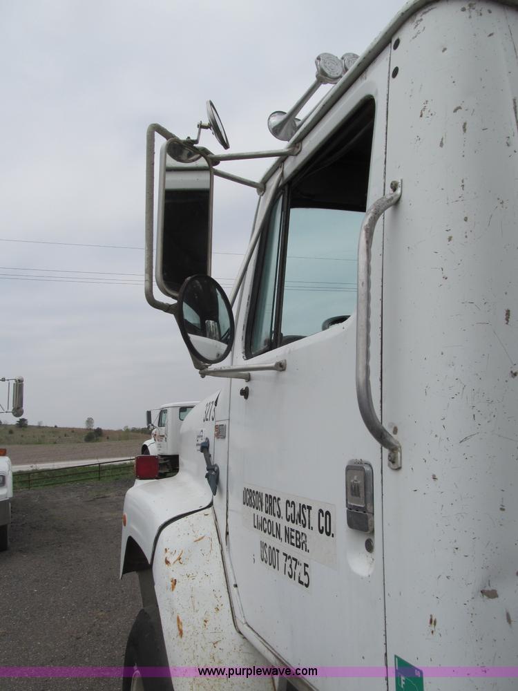 image for item B5124 1985 International F2674 batch truck