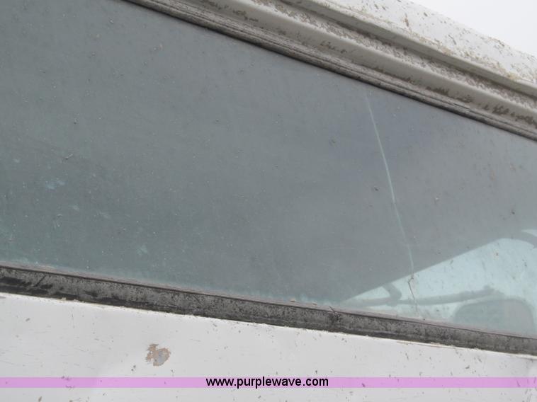 image for item B5124 1985 International F2674 batch truck