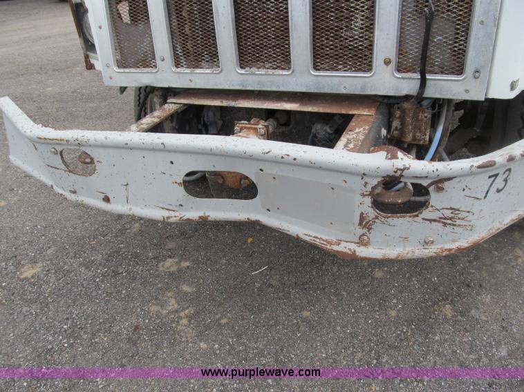 image for item B5124 1985 International F2674 batch truck