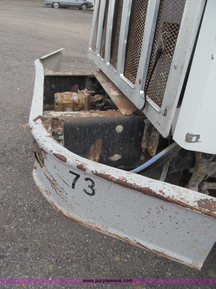 image for item B5124 1985 International F2674 batch truck