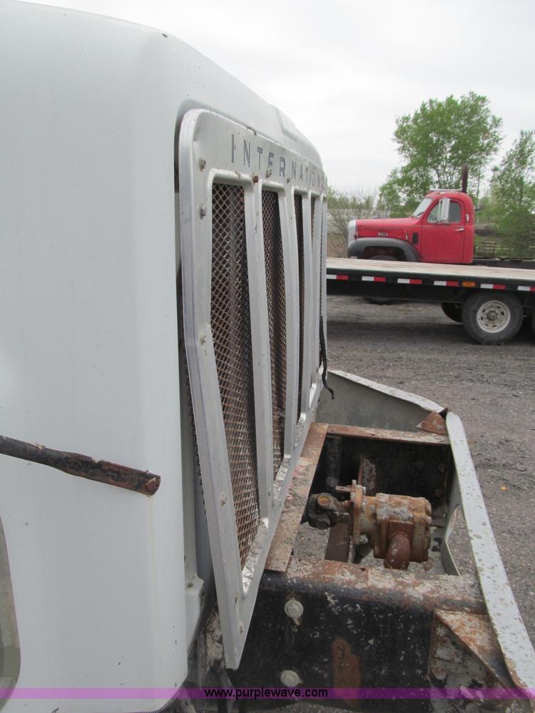 image for item B5124 1985 International F2674 batch truck