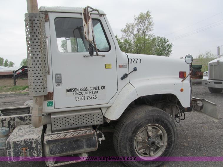 image for item B5124 1985 International F2674 batch truck