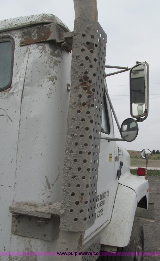 image for item B5124 1985 International F2674 batch truck