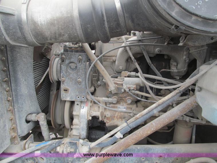 image for item B5124 1985 International F2674 batch truck