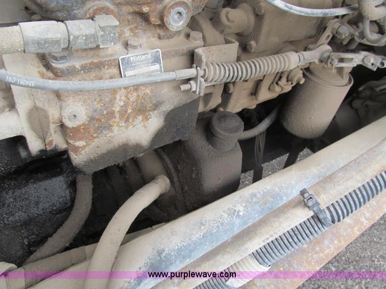 image for item B5124 1985 International F2674 batch truck