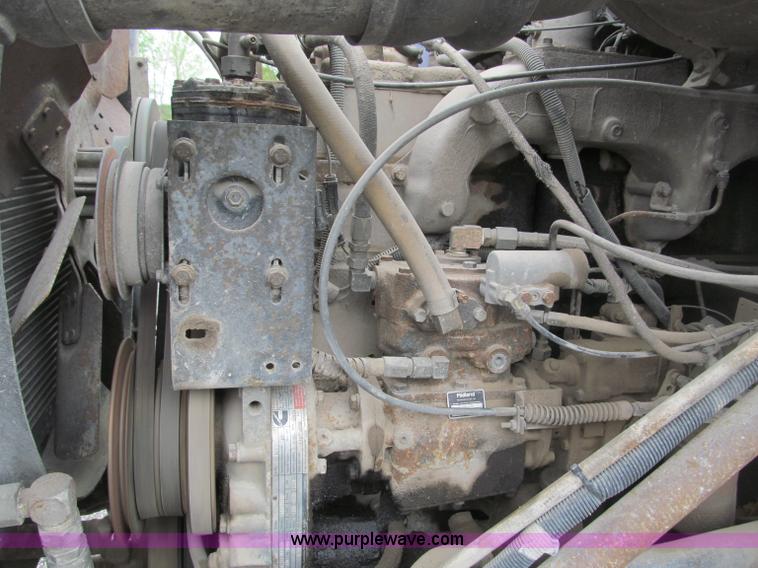 image for item B5124 1985 International F2674 batch truck