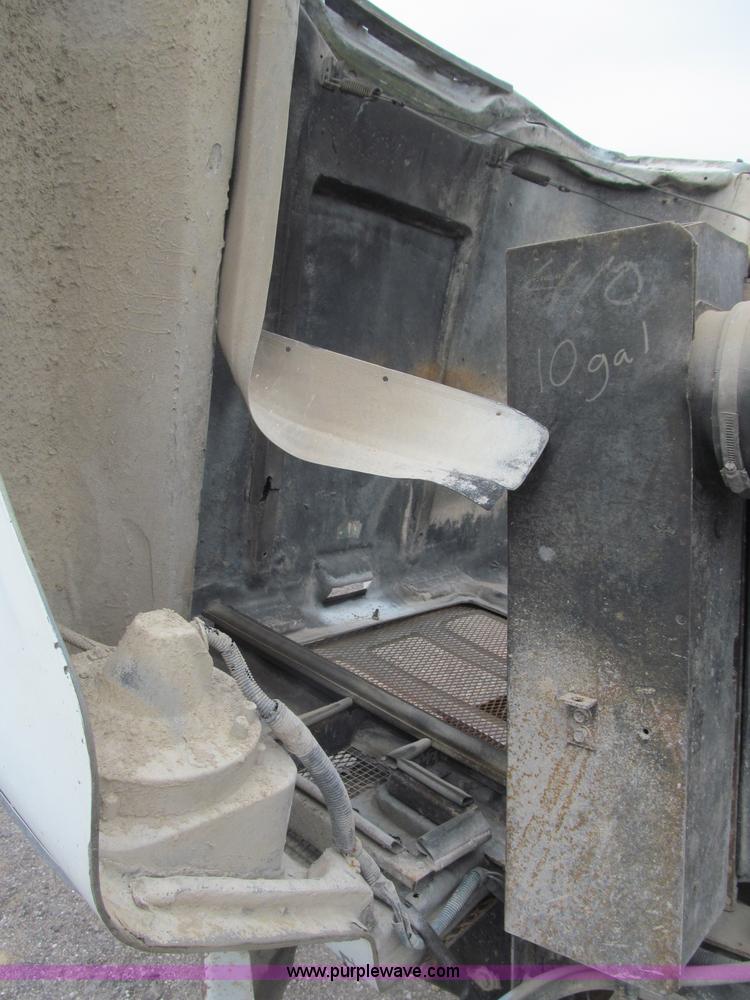 image for item B5124 1985 International F2674 batch truck