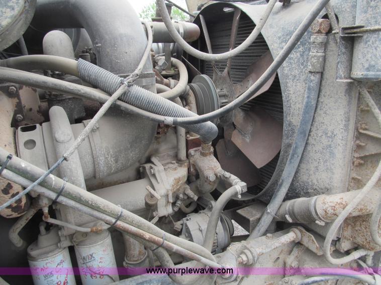 image for item B5124 1985 International F2674 batch truck