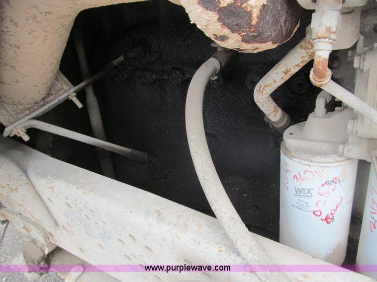 image for item B5124 1985 International F2674 batch truck