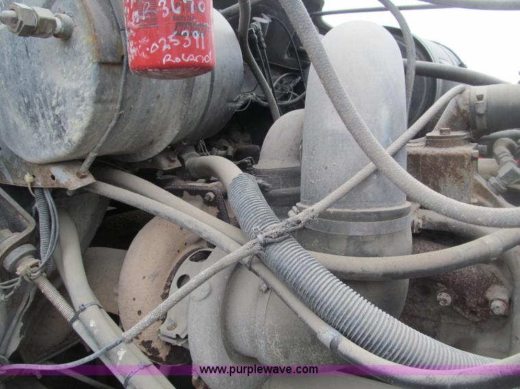 image for item B5124 1985 International F2674 batch truck