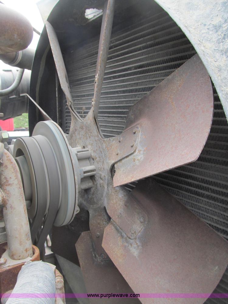 image for item B5124 1985 International F2674 batch truck