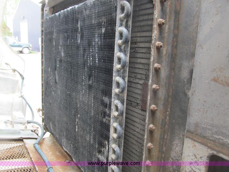 image for item B5124 1985 International F2674 batch truck