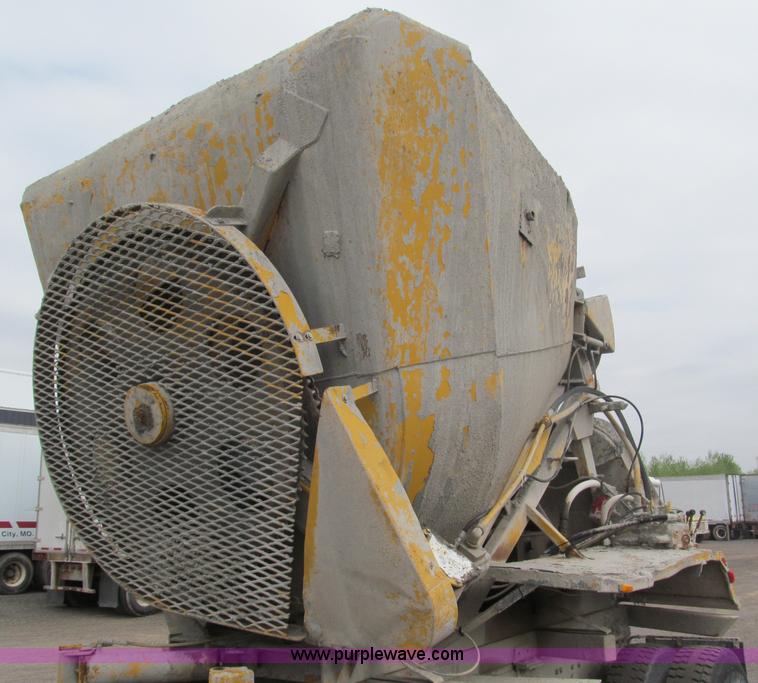 image for item B5124 1985 International F2674 batch truck