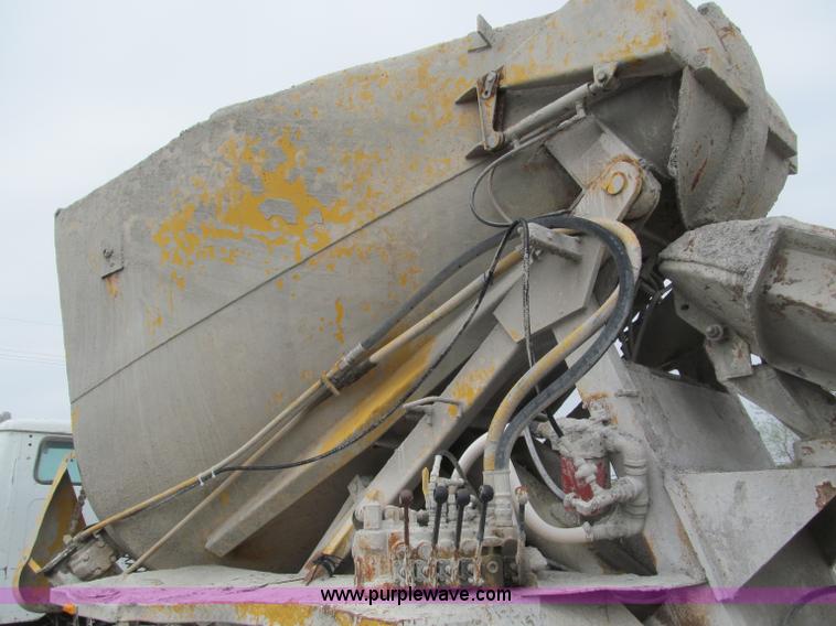 image for item B5124 1985 International F2674 batch truck