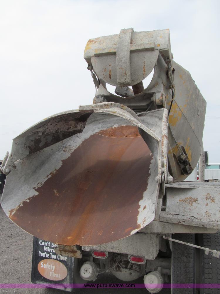 image for item B5124 1985 International F2674 batch truck