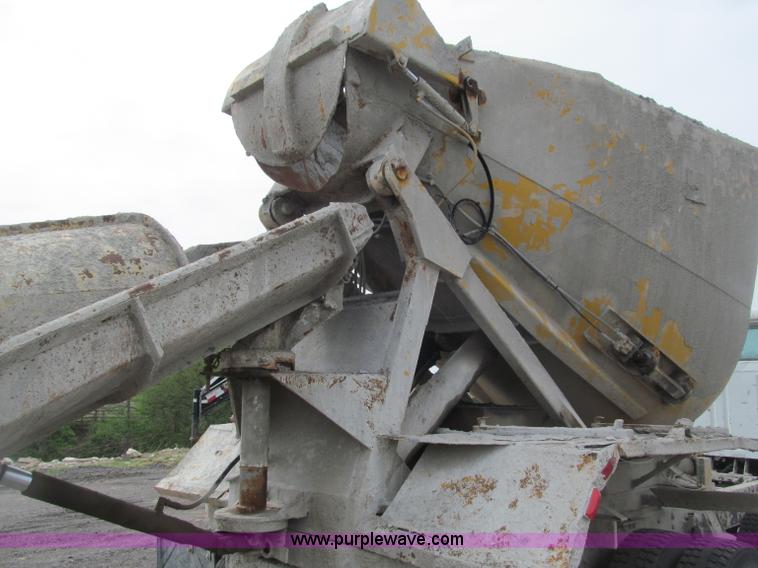 image for item B5124 1985 International F2674 batch truck