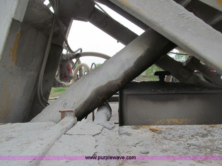 image for item B5124 1985 International F2674 batch truck