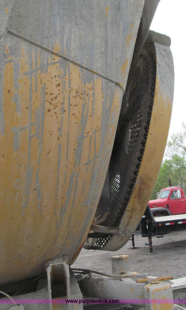 image for item B5124 1985 International F2674 batch truck