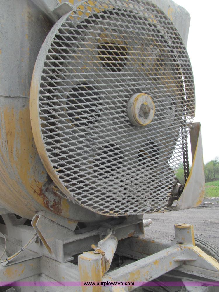 image for item B5124 1985 International F2674 batch truck