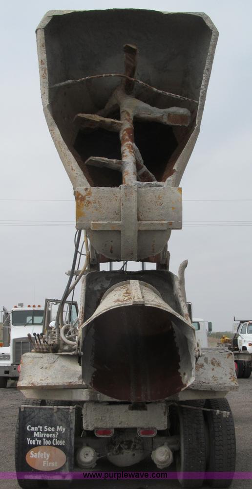 image for item B5124 1985 International F2674 batch truck