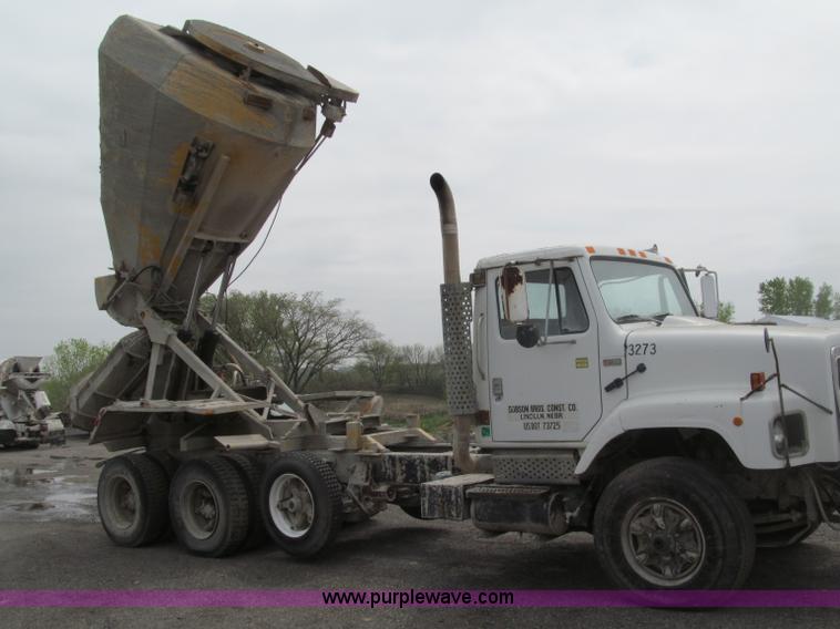 image for item B5124 1985 International F2674 batch truck